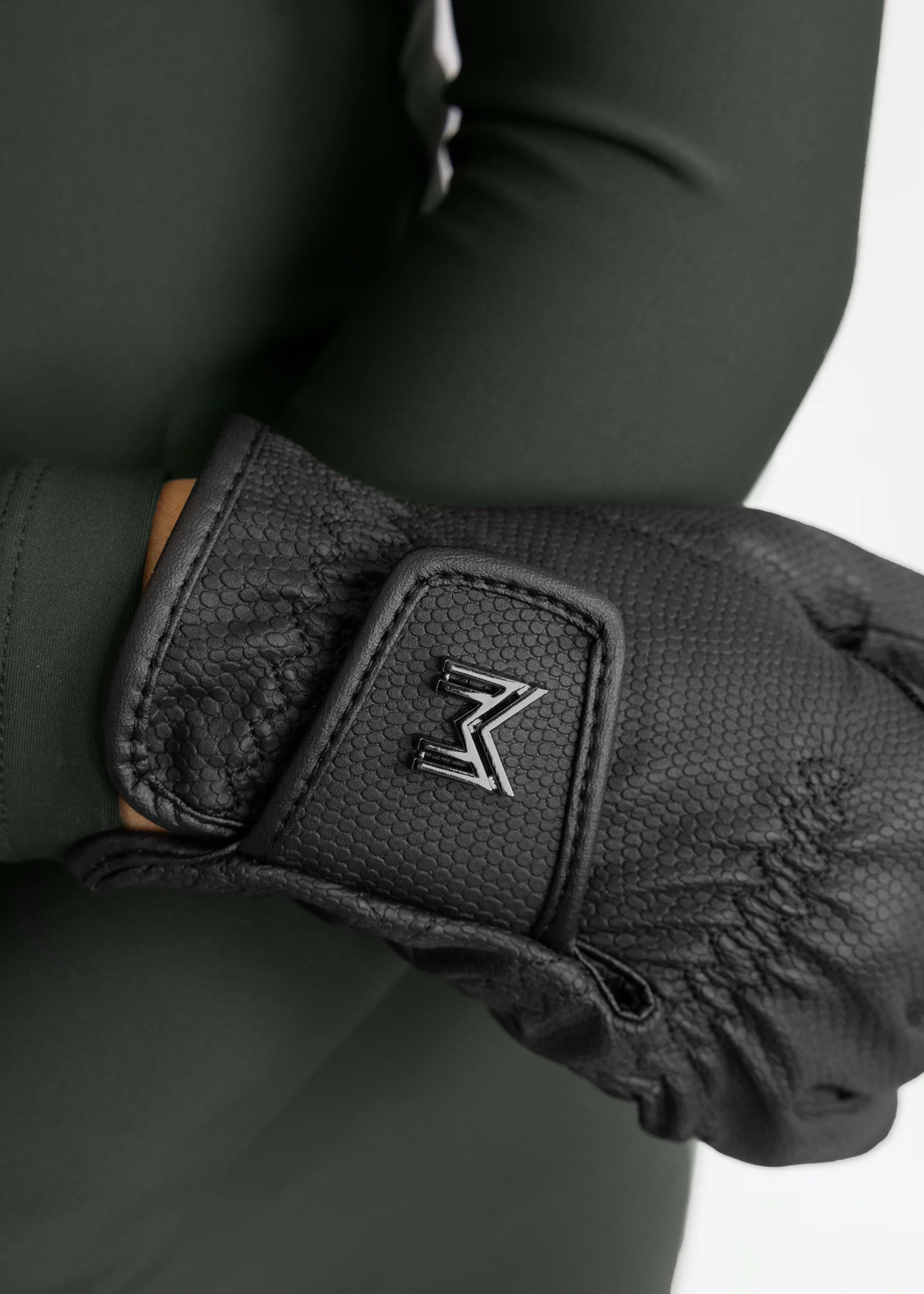 Emblem Riding Gloves (Black) - Image 5
