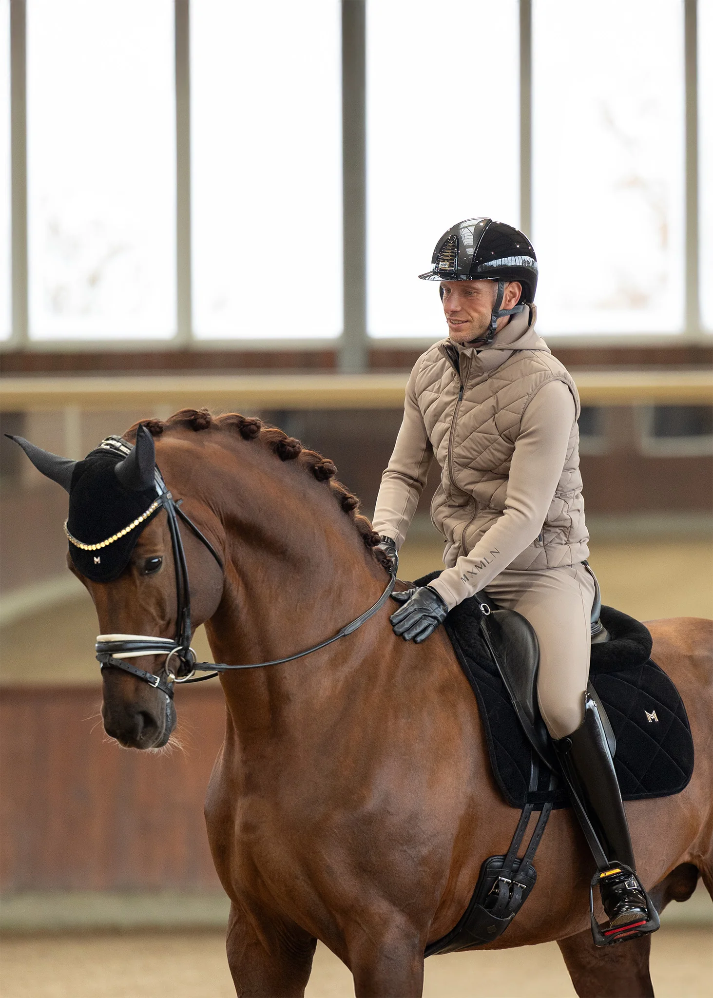 Velvet Dressage Saddle Pad (Black) - Image 3